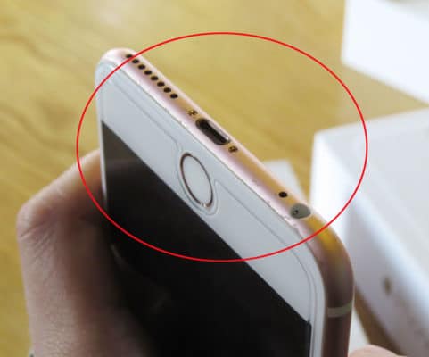Vỏ kim loại của iPhone 6s bị sùi rỉ